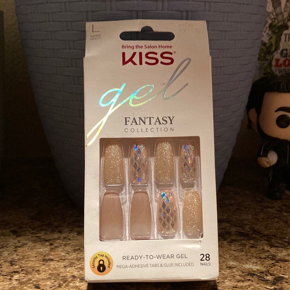 Kiss Fantasy Long Length Ready To Wear Gel Acrylic Fake Nails in Hard To Forget - Picture 7 of 11